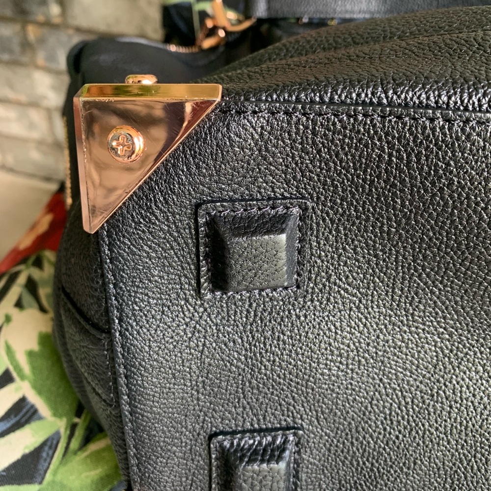 Ladies Designer Handbag - Picture 6 of 7